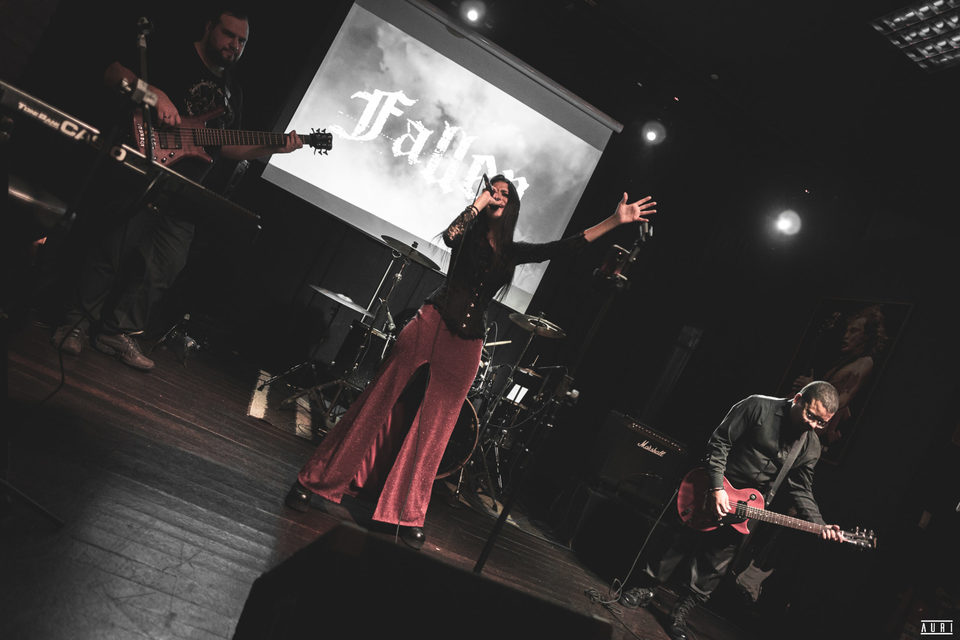 Fotos do show ao vivo da banda Fallen 
